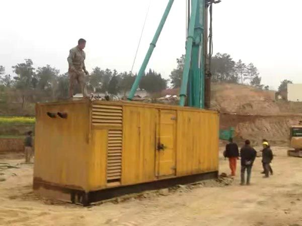 平南如何判断水冷式机油散热器密封件是否需要更换？